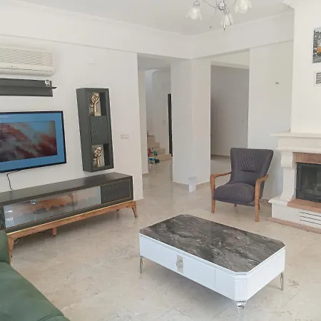 ヴィラ Lillyrose フェティエ